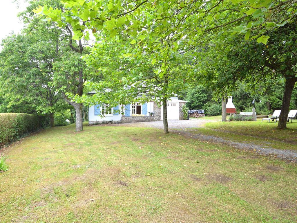 Furnished Bungalow In Monceau En Ardenne With Garden Barbecue Oizy Exteriér fotografie